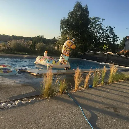 Hébergement de vacances Le 7ter, Maison Calme Piscine Partagée