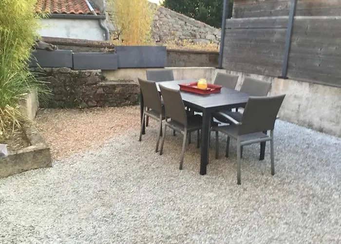 Hébergement de vacances Le 7ter, Maison Calme Piscine Partagee *