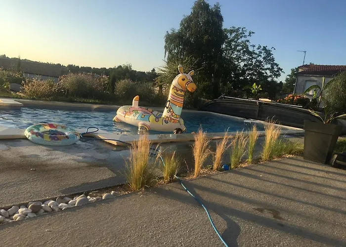 Hébergement de vacances Le 7ter, Maison Calme Piscine Partagee